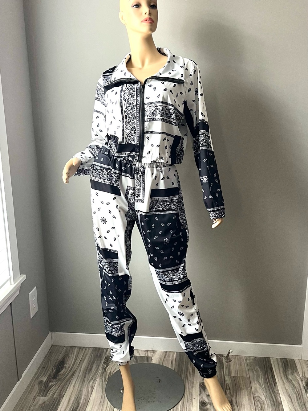 Black & White Bandana Print Jogger Pantsuit
